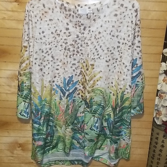 Two Long Sleeve Floral Pattern Tops - Picture 4 of 5